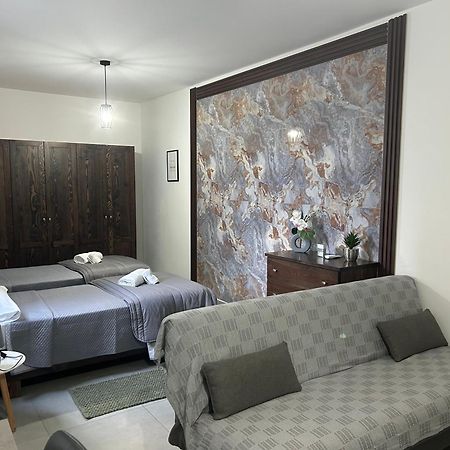 St Gaetans Studio Apartment 6A Hamrun Bagian luar foto