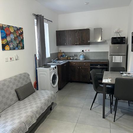 St Gaetans Studio Apartment 6A Hamrun Bagian luar foto