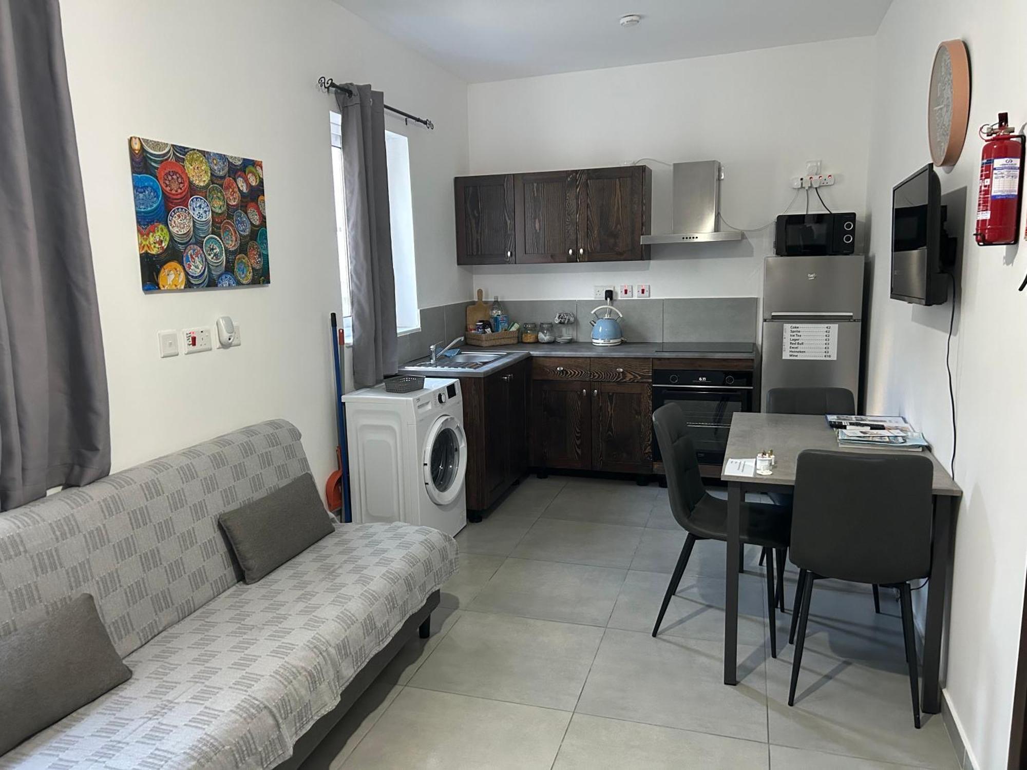 St Gaetans Studio Apartment 6A Hamrun Bagian luar foto